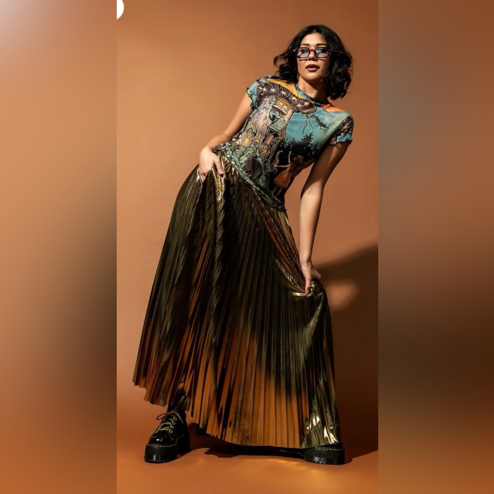 Dressed in Lala Metallic Pleated Midi Skirt in 24 Karat
Gold - Picture 6 of 12